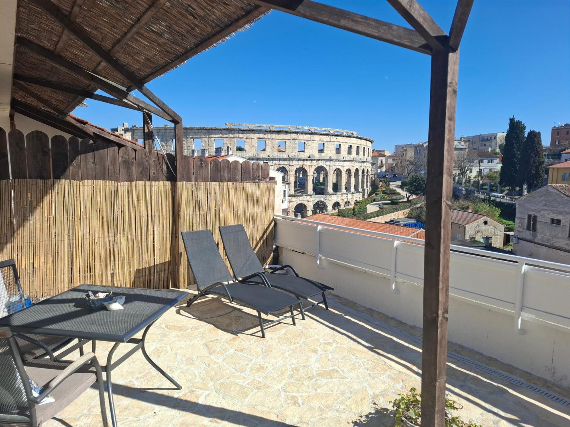 Terrace Dream View Over Amphitheatre Pula Luaran gambar